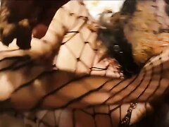 Homem cagando na mulher durante sexo sujo intenso